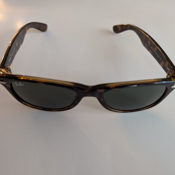 Ray-Ban NWOT New Wayfarer Classic Polished Tortoise Sunglasses - Picture 5 of 8
